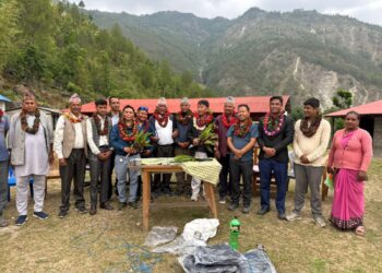 काँगेल र पञ्चनका अढाई सय विद्यार्थीलाई झोला वितरण