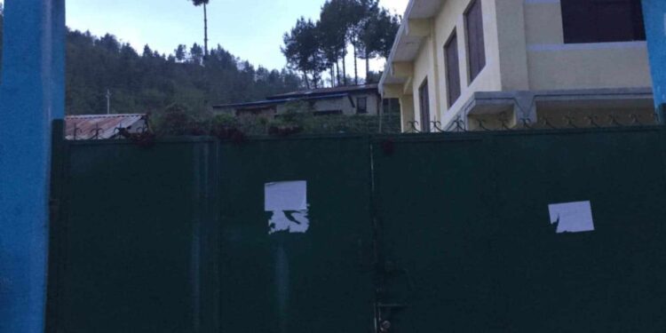 प्रधानाध्यापक सरुवा भएको विरोधमा विद्यालयमा अनिश्चतिकालित तालाबन्दी 