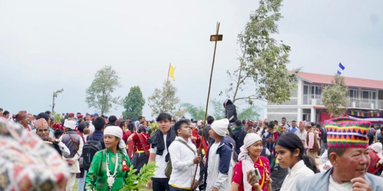 केपिलासगढिमा पहिलो पटक शैक्षिक मेला र जडिबुटि प्रदर्शनी, साकेलमा झुमे हजारौँ जनता