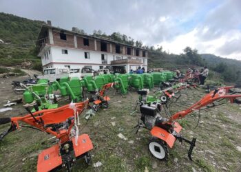 सामुहिक कृषि खेतिमा प्रोत्साहन, खिजिदेम्बाका १५ कृषक समूहलाई उपकरण वितरण