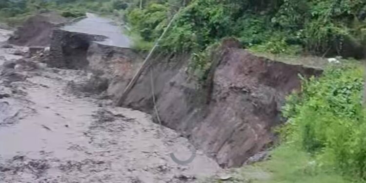 कोशी लोकमार्गअन्तर्गत धरान–धनकुटा सडक खण्ड अवरुद्ध