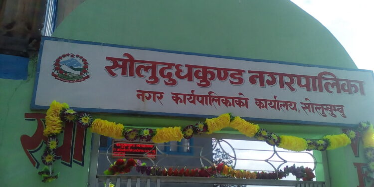 सोलुदुधकुण्ड नगरपालिकाद्वारा सडक मापदण्ड उल्लंघन गर्नेप्रति कडा चेतावनी