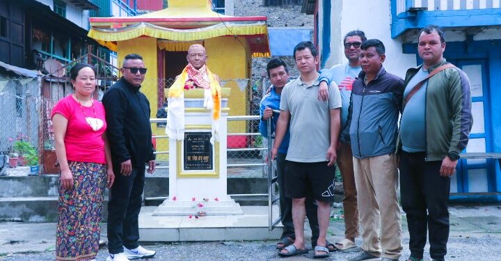 स्व. रमेश बाबु थुलुङको स्मृतिमा छात्रवृत्ति वितरण तथा शालिक माल्यार्पण कार्यक्रम सम्पन्न