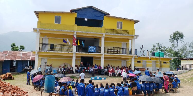 थर्पुडाँडा माविका विद्यार्थीलाई अक्षय कोषबाट छात्रवृत्ति प्रदान