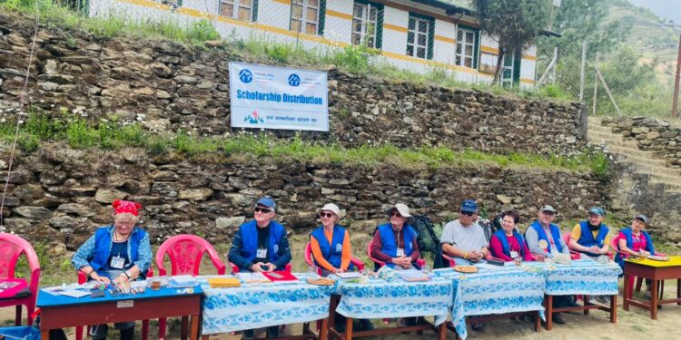 शेर्पा संघको पहलमा छात्रवृत्तिले बेनीका विद्यार्थी उत्साहित