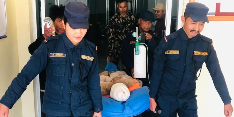 सोलुखुम्बुबाट सुत्केरी महिला र नवजात शिशुको हेलीकप्टरमार्फत उद्धार