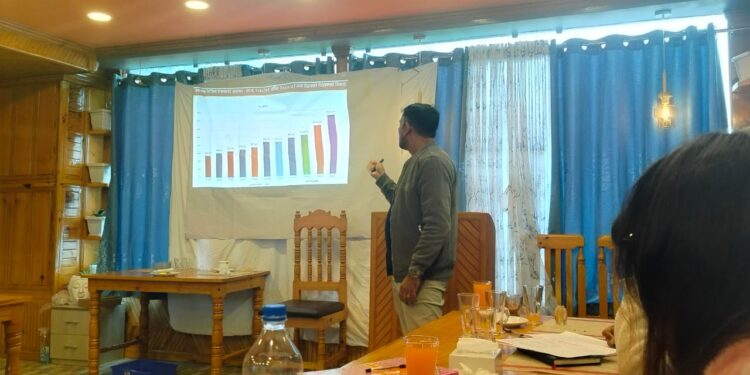 सोलुदुधकुण्डमा सुरक्षित आप्रवासन सम्बन्धी पत्रकारहरुसँग अन्तरक्रिया