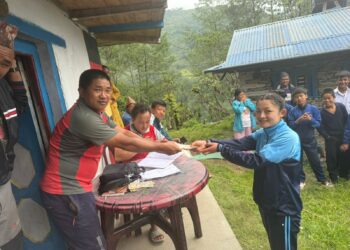 महाकुलुङका ९० विद्यार्थीलाई छात्रवृत्ति वितरण, ५ लाख ४० हजारको आर्थिक सहयोग