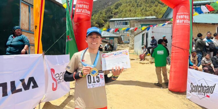 तेन्जिङ हिलारी एभरेष्ट म्याराथनको पुरुष तर्फको उपाधी सुमन कुलुङलाई
