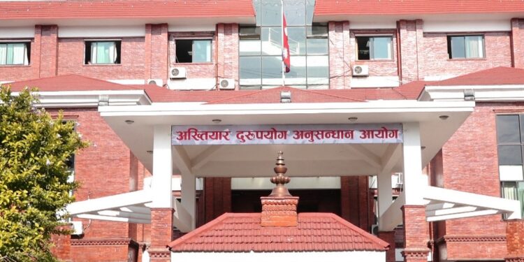 ओखलढुंगाका इन्जिनियर काठमाडौंमा ५ लाख घुससहित पक्राउ