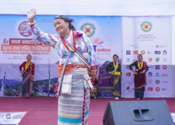 सोलुखुम्बुमा परम्परागत सामाजिक पहिरन लगाएर फेसन सो, अर्धनग्नता मात्र फेसन हैन भन्ने सन्देश 