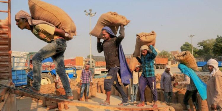 आज १३६औं अन्तर्राष्ट्रिय श्रमिक दिवस : कहिले सुध्रिएला श्रमिकको अवस्था ?