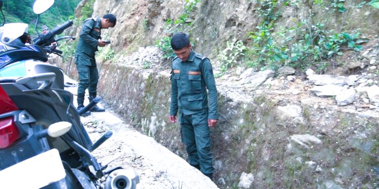 सडक भत्काएपछि आफै पुननिर्माण गरेकामा काठ व्यवसायीलाई सोलुदुधकुण्ड नगरपालिकाको धन्यवाद