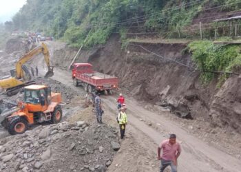 कोशी लोकमार्गको फेदी खण्डमा एकतर्फी यातायात सञ्चालन सुरु