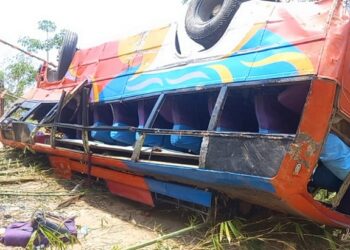 धनकुटामा बस दुर्घटनाः एक वृद्धाको मृत्यु, १३ जना घाइते