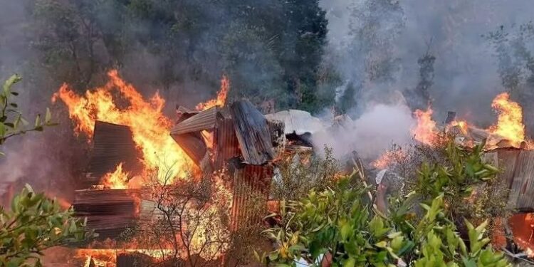 घरमा लागेको आगो निभाउँदा घरधनी घाइते, मन्थली अस्पतालमा उपचार
