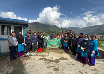 सोलुदुधकुण्ड नगरपालिकामा वृक्षरोपण गर्दै वातावरण दिवस मनाइयो
