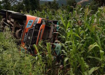 ओखलढुंगामा सोलुखुम्बु आउँदै गरेको यात्रुबहाक बस दुर्घटना, ४ जना घाइते