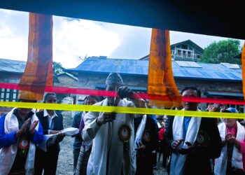 लुक्लामा पहिलो व्याडमिन्टन कभर्ड हलको उद्घाटन