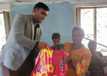 चिशंखुगढी गाउँपालिकामा जेष्ठ नागरिक, सुत्केरी महिलालाई विभिन्न सामग्री वितरण