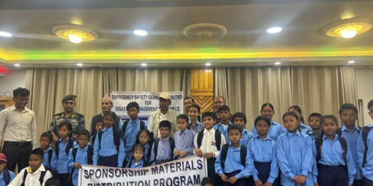 सामाजिक समावेशीकरण र शिक्षा सशक्तिकरणका लागि ओखलढुङ्गामा सामाग्री वितरण