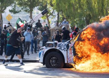 अमेरिकाको लस एन्जल्स हिंसा भड्किँदै, ट्रम्पले हस्तक्षेप गरेको भन्दै राज्य सरकार असन्तुष्ट