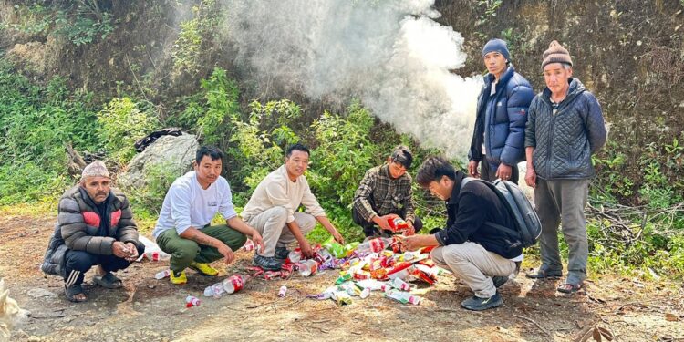 वेनीले गर्याे  बजार अनुगमन, एउटै पसलबाट २० हजारको अखाद्य वस्तु जफत