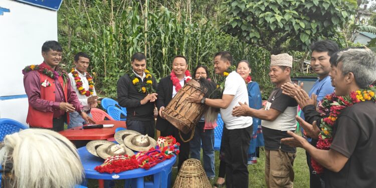 थुलुङ दुधकोशी–७ मा भुमि पुँजाका सामग्री हस्तान्तरण