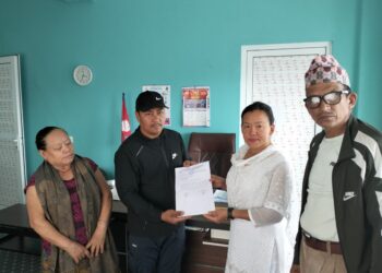 उपाध्यक्ष राईलाई माओवादी केन्द्र नेचासल्यानद्वारा गाउँपालिकाको नीति तथा कार्यक्रममा लिखित सुझाव पेश