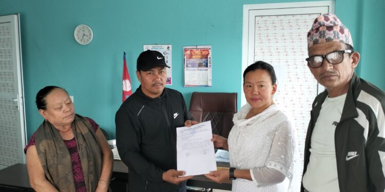 उपाध्यक्ष राईलाई माओवादी केन्द्र नेचासल्यानद्वारा गाउँपालिकाको नीति तथा कार्यक्रममा लिखित सुझाव पेश