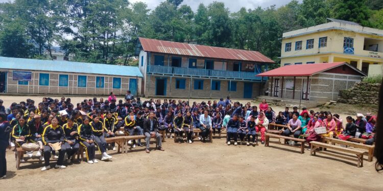 विद्यार्थीद्वारा निर्माण गरिएको ड्रोन उडाउँदै जनजागृति माविमा विज्ञान प्रदर्शनी