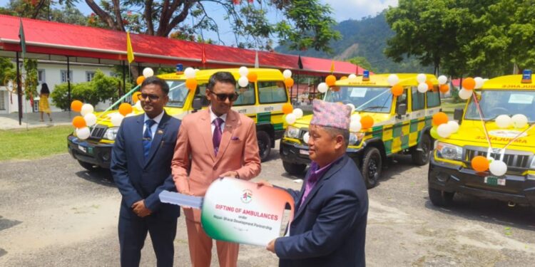 भारतीय दूतावासद्वारा महाकुलुङ गाउँपालिकालाई एम्बुलेन्स हस्तान्तरण