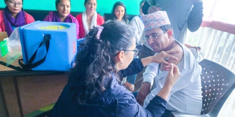 खोटाङमा कोभिड–१९ विरुद्धको बुस्टर फाइजर खोप अभियान सुरु