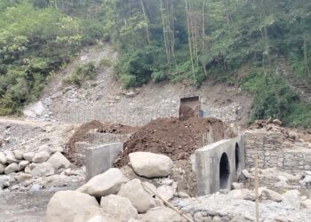 नेचासल्यानको खहरे खोलामा ह्युम पाइप राखिँदै, २१ लाखको लागतमा निर्माण कार्य तीव्र