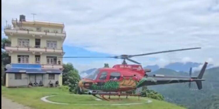 ओखलढुंगामा मोटरसाइकलको ठक्करबाट घाइते भएकी बालिकालाई हेलिकप्टरमार्फत काठमाडौं पठाइयो