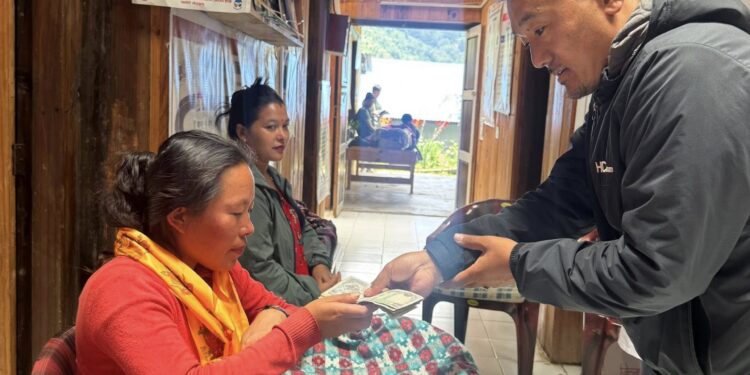 गार्माका आमाहरूलाई पोषण प्रोत्साहन र कोसेली वितरण