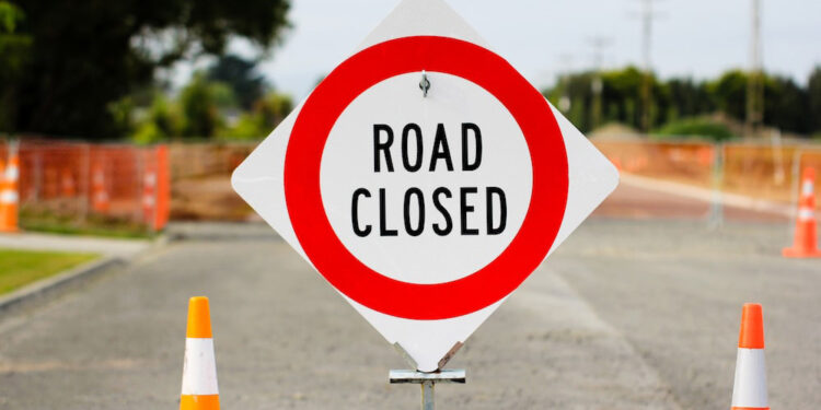 दिक्तेल गाइघाट सडक खण्डको रेग्मीटार–टुवाखोला खण्ड क्षतविक्षत, सवारीसाधन ठप्प 