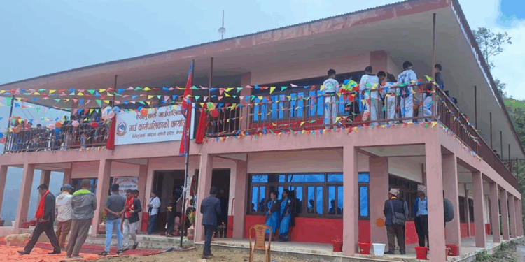 ऐसेलुखर्कले इटहरी र काठमाडौ गएर सेवा शिविर चलाउने