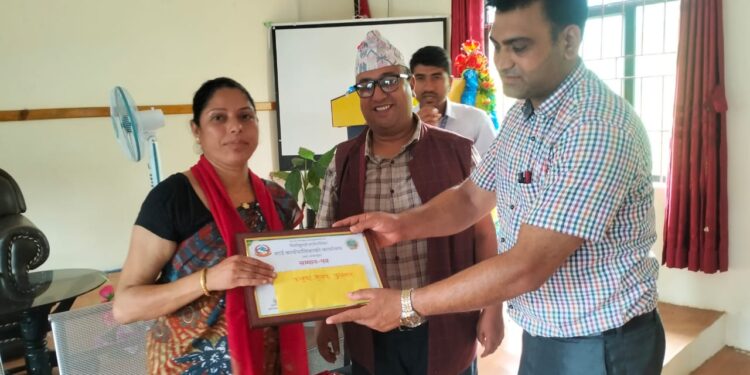 चिशंखुका १ कृषक र एक कृषि समुह पुरस्कृत