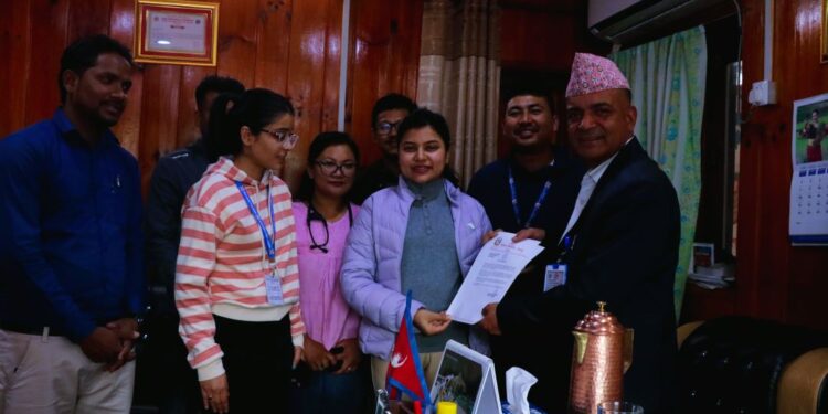 उपभोक्ता अदालतको निर्णयप्रति सोलुका चिकित्सकको आपत्ति, जिल्ला प्रशासनमा ध्यानाकर्षण पत्र बुझाए