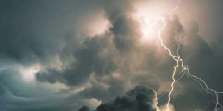 आज दिउसो देशभर आंशिकदेखि साधरणतया बदली रहने