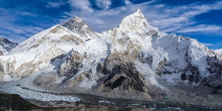 सगरमाथामा चाप घटाउन सरकारको नयाँ कदम : ९७ हिमालको आरोहण दुई वर्षका लागि निःशुल्क