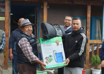 सोलुदुधकुण्ड नगरपालिकाका ५ किसानलाई बगैँचा व्यवस्थापनका सामाग्री वितरण 