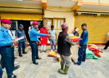  हलेसी मन्दिर परिसरका ४० सहयोगापेक्षिलाई खाद्य  सहयोग 