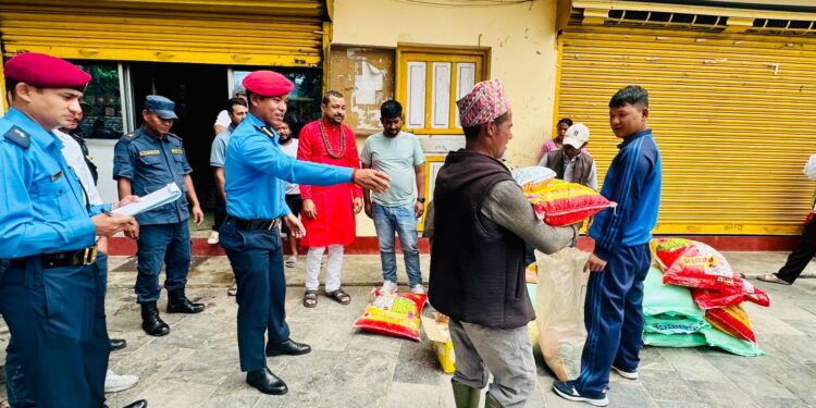  हलेसी मन्दिर परिसरका ४० सहयोगापेक्षिलाई खाद्य  सहयोग 