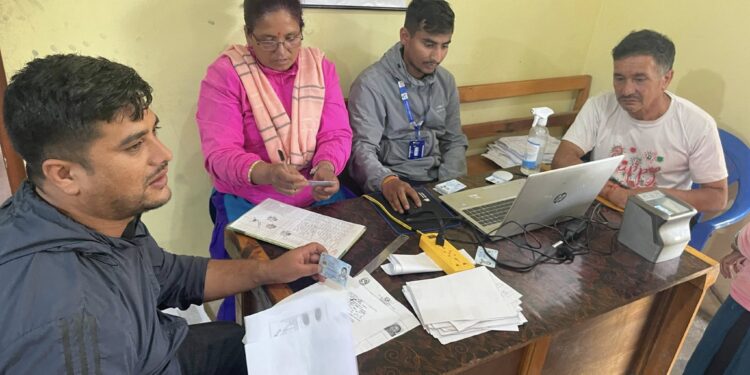 सोलुदुधकुण्ड नगरपालिकाका दुई वडामा राष्ट्रिय परिचयपत्र वितरण सम्पन्न