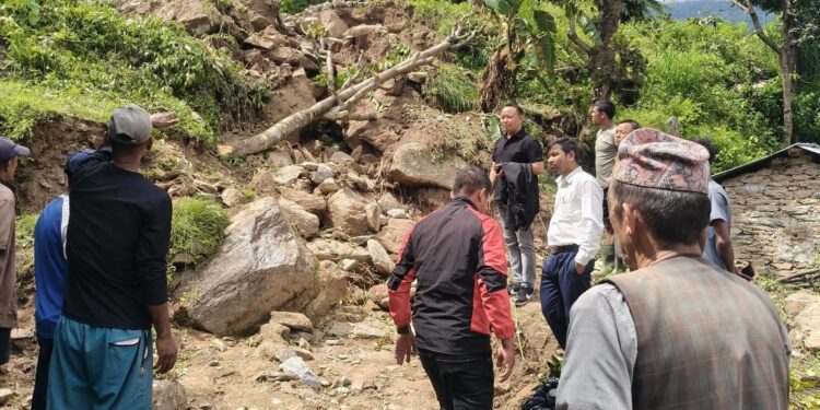 वर्षाले थुलुङमा मच्चायो वितण्डा, सार्वजनिक सम्पत्ति र निजी घरहरूमा क्षति 