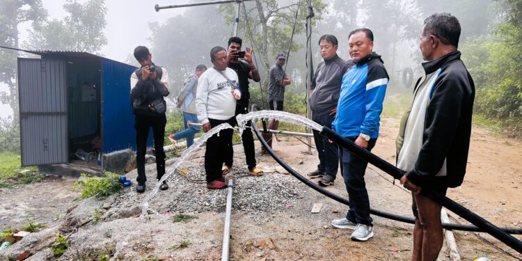 सदियौँ देखी खानेपानीको अभाव खेपिरहेको टोक्सेलमा बोरिङ प्रविधीकाे सफल परिक्षण