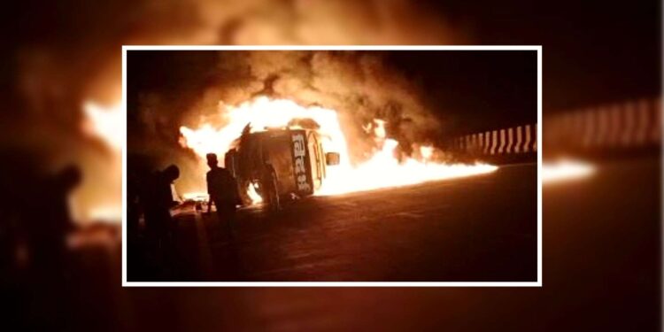 उदयपुरमा एक टिपरमा एकाएक आगलागी