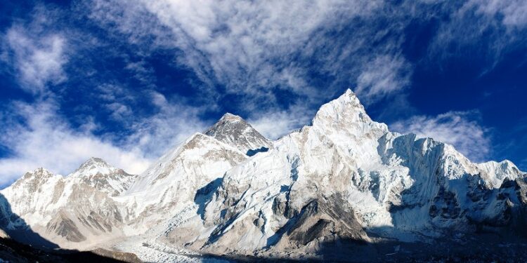सगरमाथा सहितका हिमालमा नयाँ आरोहण शुल्क लागू हुने